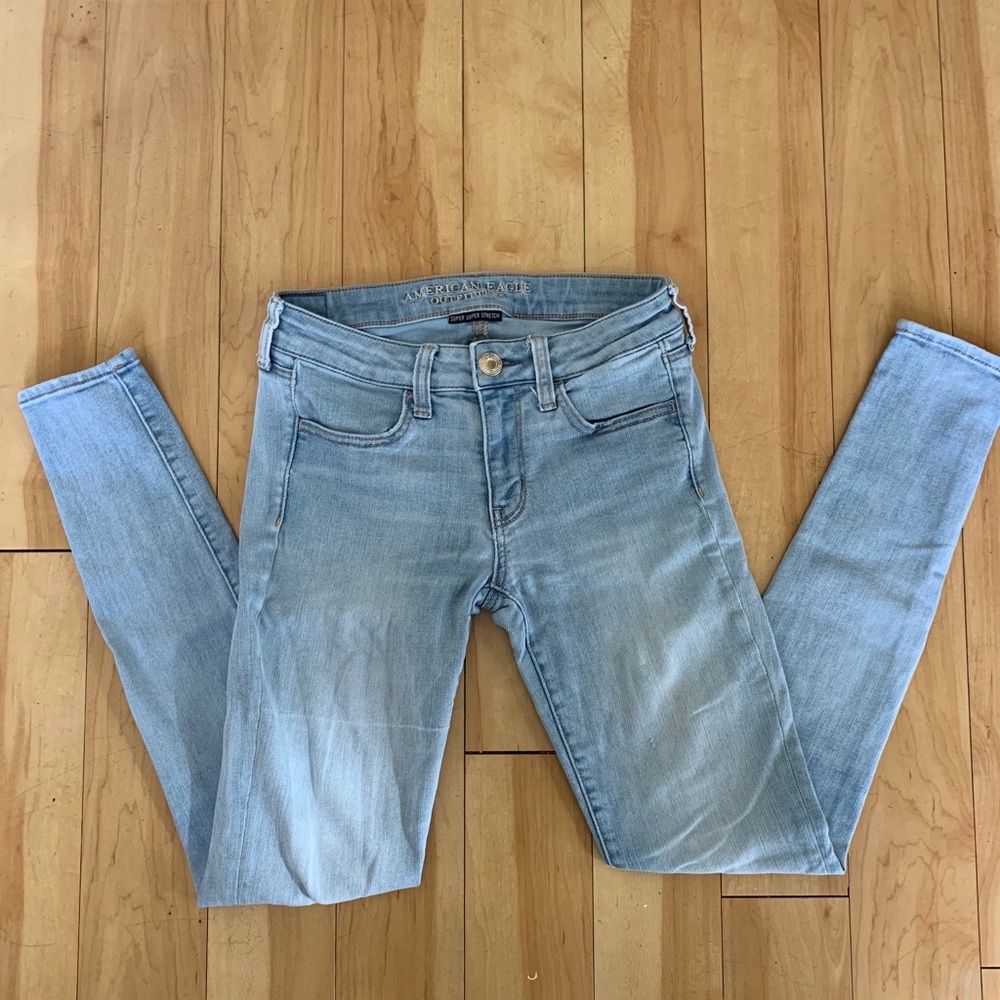 AE Stretch Super Skinny Light Wash Mid Rise Jeans!
